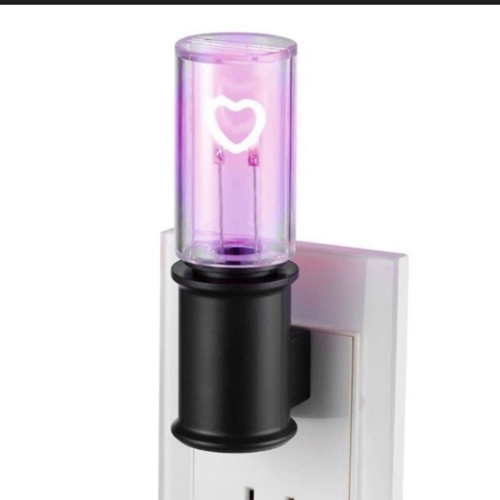 Globe Electric Auto On/Off Neon Pink Heart Night Light NIB